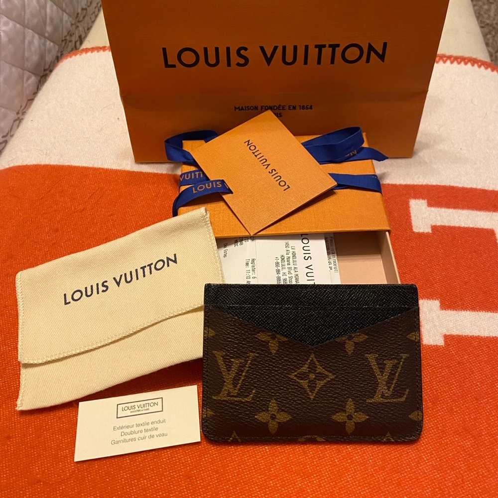 SOLD Louis vuitton neo card holder